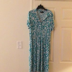 Adorable green and white dress. Perfect for church or dinner out.